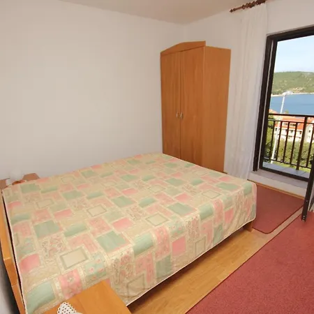 Apartman Vis 8448a *