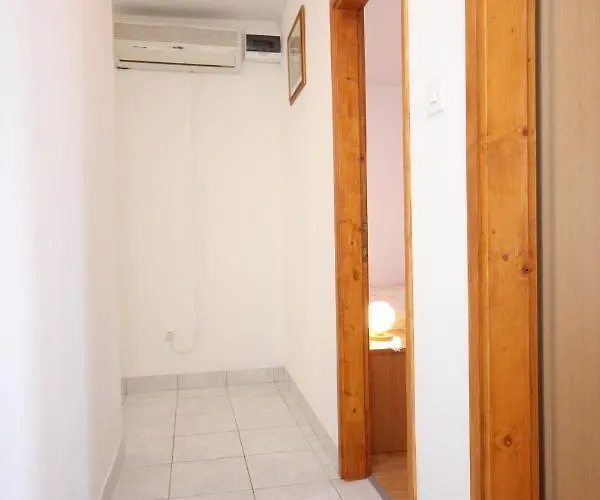 Vis 8448a Apartment *